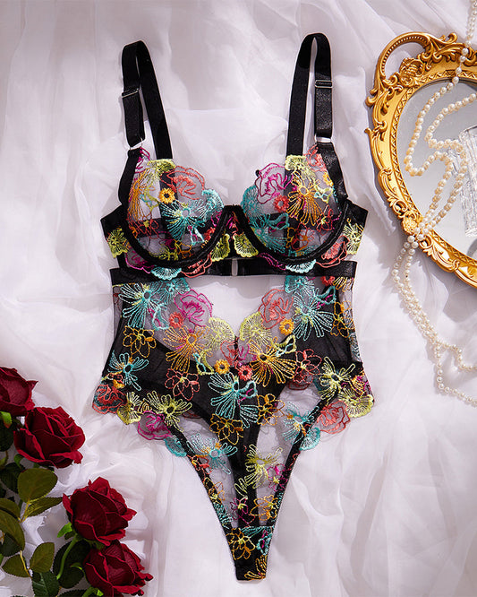 Monica™ | Elegancki Zestaw Lingerie z Siatki z Kwiatową Haftą i Wycięciami